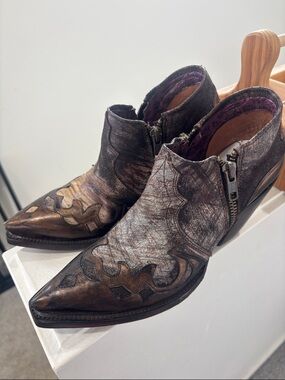 Vintage Women’s Size 6 Lucchese Charlie Horse Cafe Brush Calf Booties Metallic